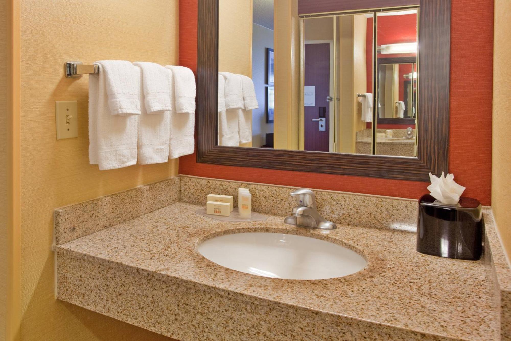 Courtyard Houston Sugar Land/Stafford Hotel Eksteriør billede